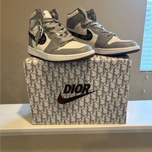 Pre-OWNED AIR  Dior  High-Top Sneakers - Gray and White Men size 8 (worn 2 x’s)